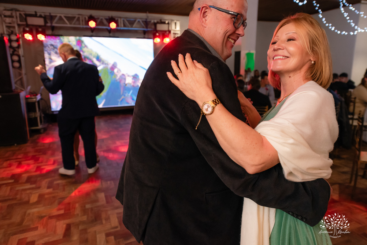 comemoração - aniversário de 18 anos - Luisa - - fotos externas - dança com pai - momento especial - amigos e familiares - Antonio Rocha Fotografias - fotografia de evento - ensaio fotográfico - magia 15 anos - registro fotográfico – Pelotas - Corrientes