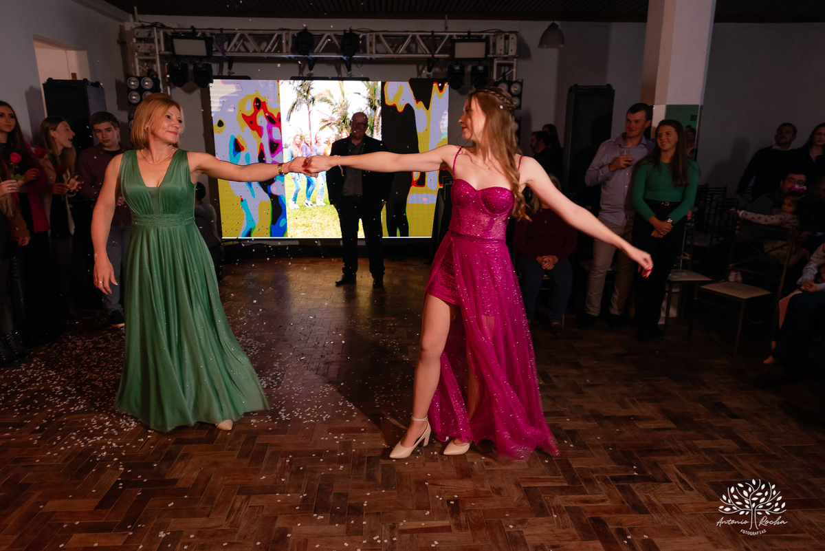 comemoração - aniversário de 18 anos - Luisa - - fotos externas - dança com pai - momento especial - amigos e familiares - Antonio Rocha Fotografias - fotografia de evento - ensaio fotográfico - magia 15 anos - registro fotográfico – Pelotas - Corrientes