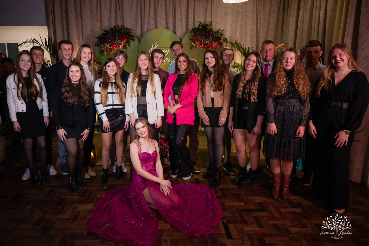 comemoração - aniversário de 18 anos - Luisa - - fotos externas - dança com pai - momento especial - amigos e familiares - Antonio Rocha Fotografias - fotografia de evento - ensaio fotográfico - magia 15 anos - registro fotográfico – Pelotas - Corrientes