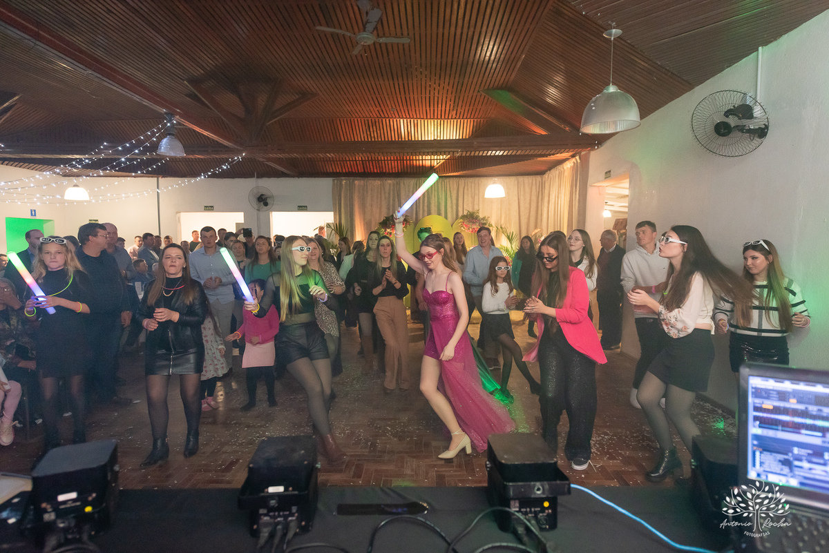 comemoração - aniversário de 18 anos - Luisa - - fotos externas - dança com pai - momento especial - amigos e familiares - Antonio Rocha Fotografias - fotografia de evento - ensaio fotográfico - magia 15 anos - registro fotográfico – Pelotas - Corrientes