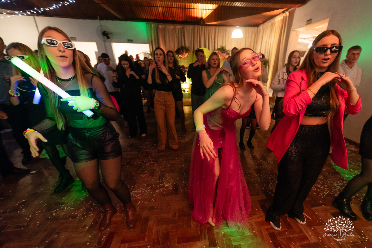 comemoração - aniversário de 18 anos - Luisa - - fotos externas - dança com pai - momento especial - amigos e familiares - Antonio Rocha Fotografias - fotografia de evento - ensaio fotográfico - magia 15 anos - registro fotográfico – Pelotas - Corrientes