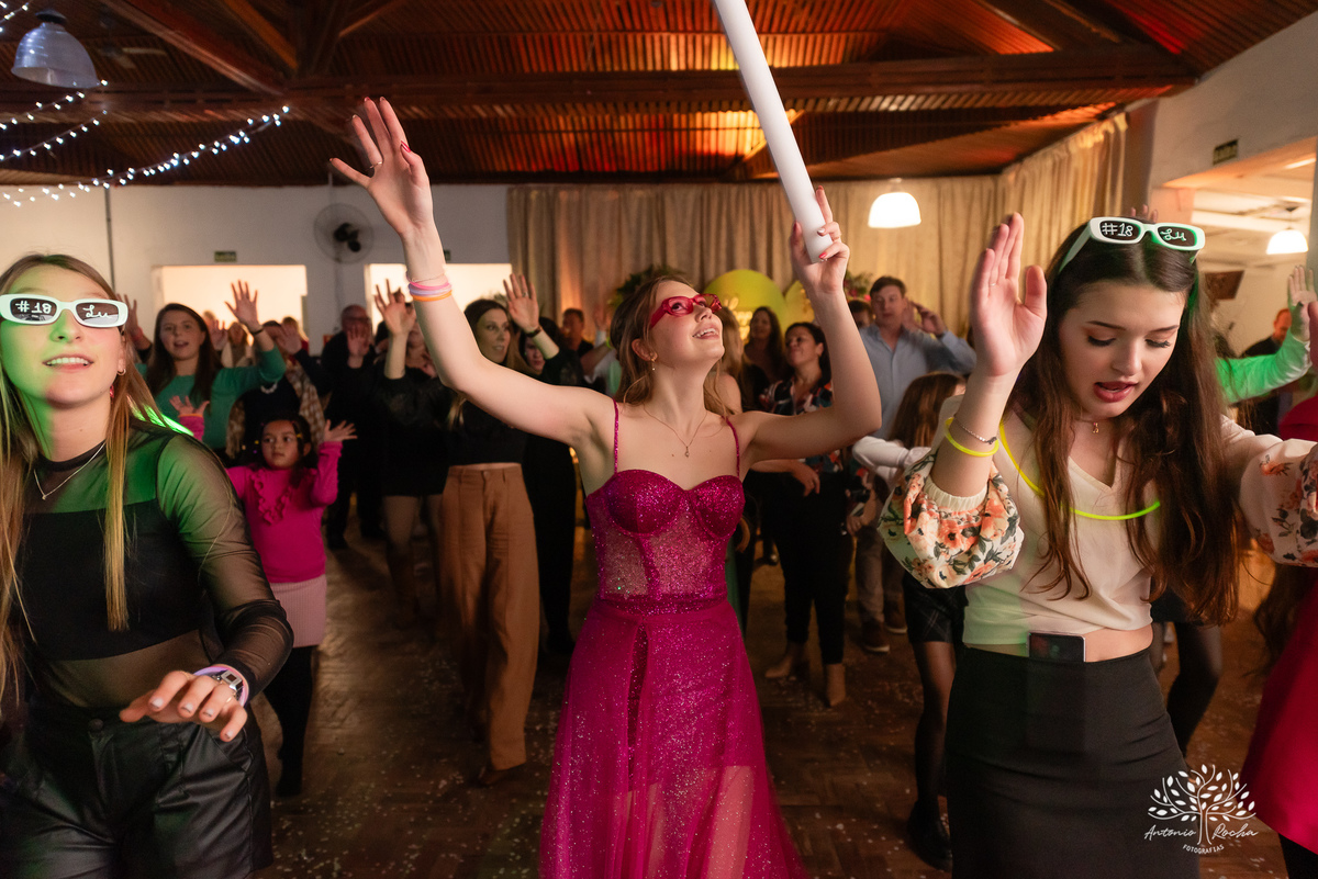 comemoração - aniversário de 18 anos - Luisa - - fotos externas - dança com pai - momento especial - amigos e familiares - Antonio Rocha Fotografias - fotografia de evento - ensaio fotográfico - magia 15 anos - registro fotográfico – Pelotas - Corrientes
