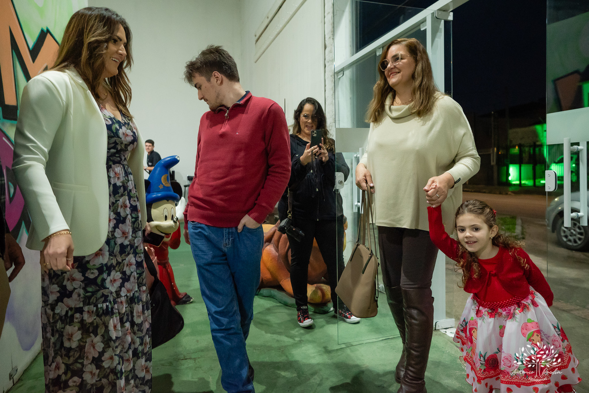 Martina - infância - festa de 4 anos - espontaneidade - brincadeiras - fotografia infantil - celebração em família - fotografias de aniversário - registro fotográfico - Antonio Rocha Fotografias – Pelotas – cassia noble festas - Kopereck