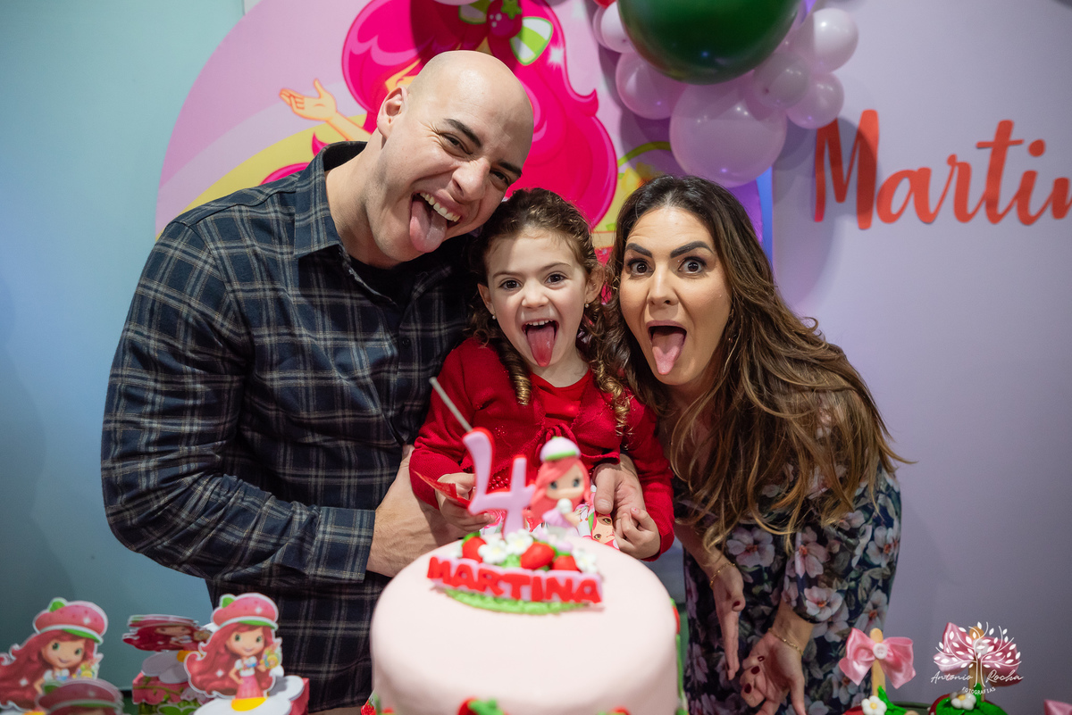 Martina - infância - festa de 4 anos - espontaneidade - brincadeiras - fotografia infantil - celebração em família - fotografias de aniversário - registro fotográfico - Antonio Rocha Fotografias – Pelotas – cassia noble festas - Kopereck