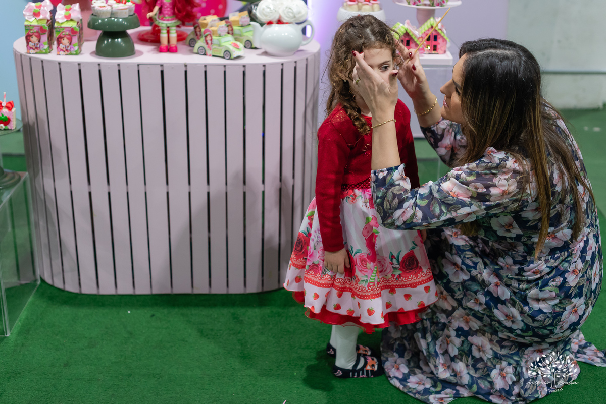 Martina - infância - festa de 4 anos - espontaneidade - brincadeiras - fotografia infantil - celebração em família - fotografias de aniversário - registro fotográfico - Antonio Rocha Fotografias – Pelotas – cassia noble festas - Kopereck