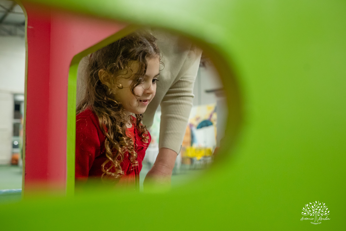 Martina - infância - festa de 4 anos - espontaneidade - brincadeiras - fotografia infantil - celebração em família - fotografias de aniversário - registro fotográfico - Antonio Rocha Fotografias – Pelotas – cassia noble festas - Kopereck