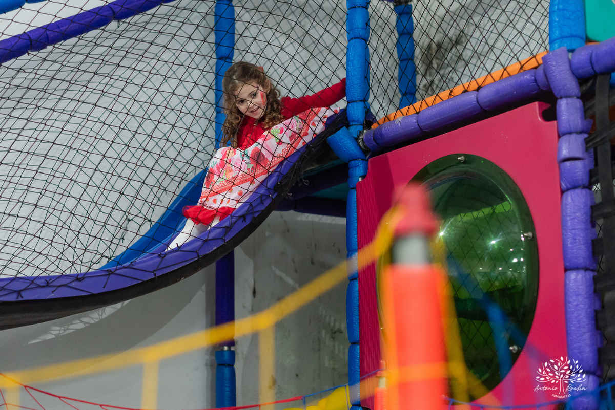 Martina - infância - festa de 4 anos - espontaneidade - brincadeiras - fotografia infantil - celebração em família - fotografias de aniversário - registro fotográfico - Antonio Rocha Fotografias – Pelotas – cassia noble festas - Kopereck