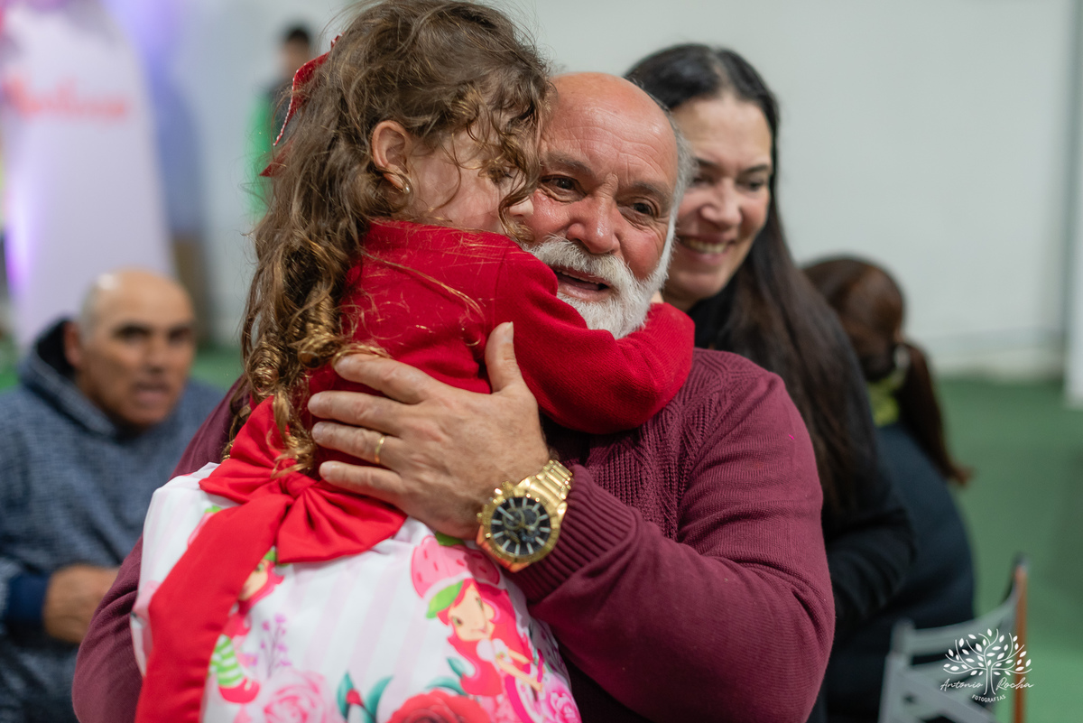 Martina - infância - festa de 4 anos - espontaneidade - brincadeiras - fotografia infantil - celebração em família - fotografias de aniversário - registro fotográfico - Antonio Rocha Fotografias – Pelotas – cassia noble festas - Kopereck