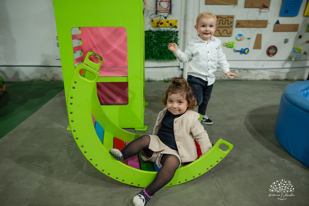 Martina - infância - festa de 4 anos - espontaneidade - brincadeiras - fotografia infantil - celebração em família - fotografias de aniversário - registro fotográfico - Antonio Rocha Fotografias – Pelotas – cassia noble festas - Kopereck