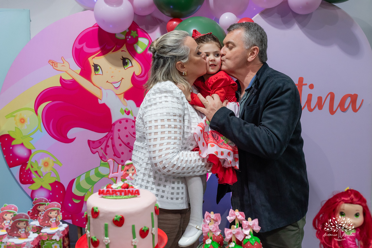 Martina - infância - festa de 4 anos - espontaneidade - brincadeiras - fotografia infantil - celebração em família - fotografias de aniversário - registro fotográfico - Antonio Rocha Fotografias – Pelotas – cassia noble festas - Kopereck