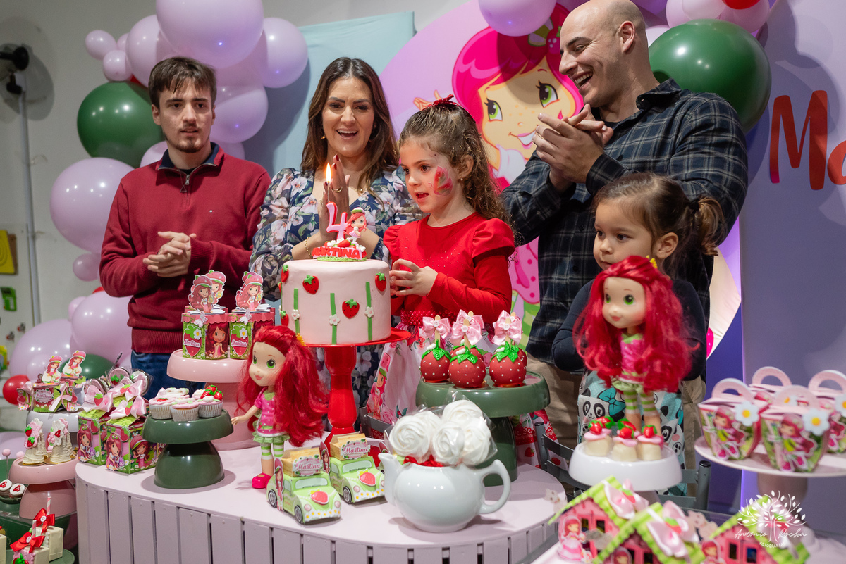 Martina - infância - festa de 4 anos - espontaneidade - brincadeiras - fotografia infantil - celebração em família - fotografias de aniversário - registro fotográfico - Antonio Rocha Fotografias – Pelotas – cassia noble festas - Kopereck