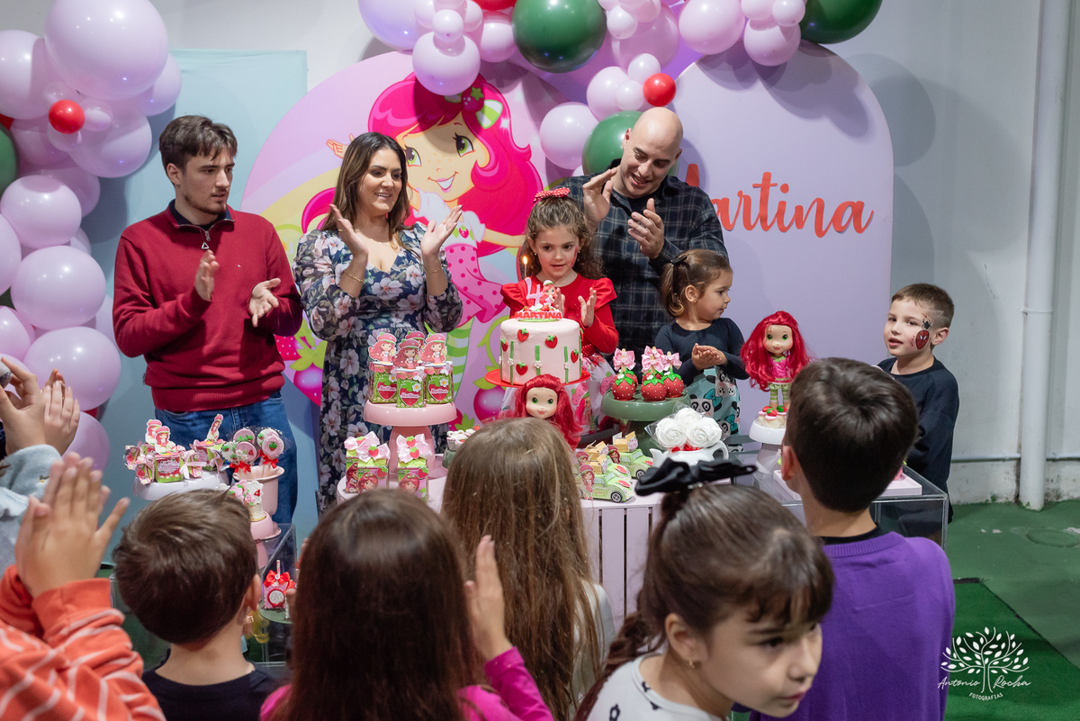 Martina - infância - festa de 4 anos - espontaneidade - brincadeiras - fotografia infantil - celebração em família - fotografias de aniversário - registro fotográfico - Antonio Rocha Fotografias – Pelotas – cassia noble festas - Kopereck