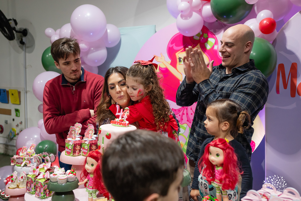 Martina - infância - festa de 4 anos - espontaneidade - brincadeiras - fotografia infantil - celebração em família - fotografias de aniversário - registro fotográfico - Antonio Rocha Fotografias – Pelotas – cassia noble festas - Kopereck