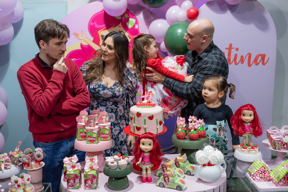 Martina - infância - festa de 4 anos - espontaneidade - brincadeiras - fotografia infantil - celebração em família - fotografias de aniversário - registro fotográfico - Antonio Rocha Fotografias – Pelotas – cassia noble festas - Kopereck