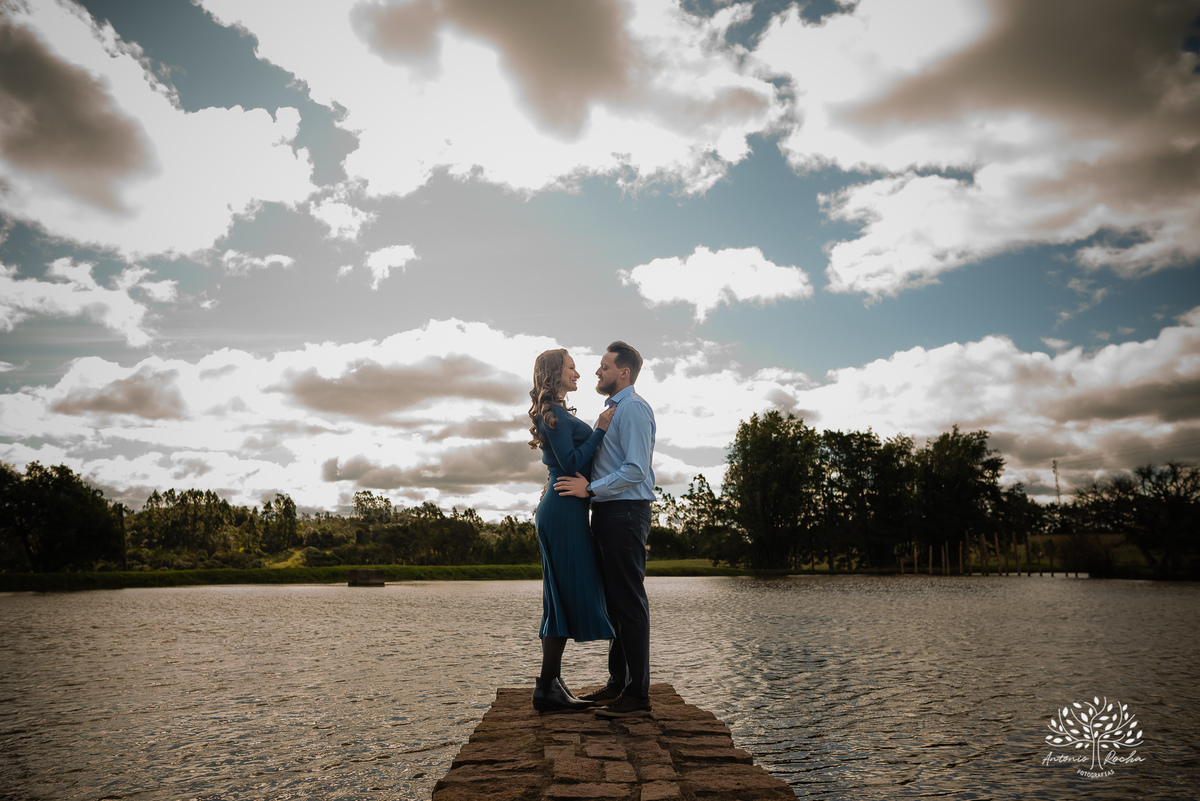 ensaio pré-wedding - Michelli e Pedro - fotografia de casal - amor e conexão - ensaio fotográfico ao entardecer - fotografia de casamento - sintonia do casal - fotógrafos de casamento - ensaio romântico - Pelotas – Antonio Rocha Fotografias