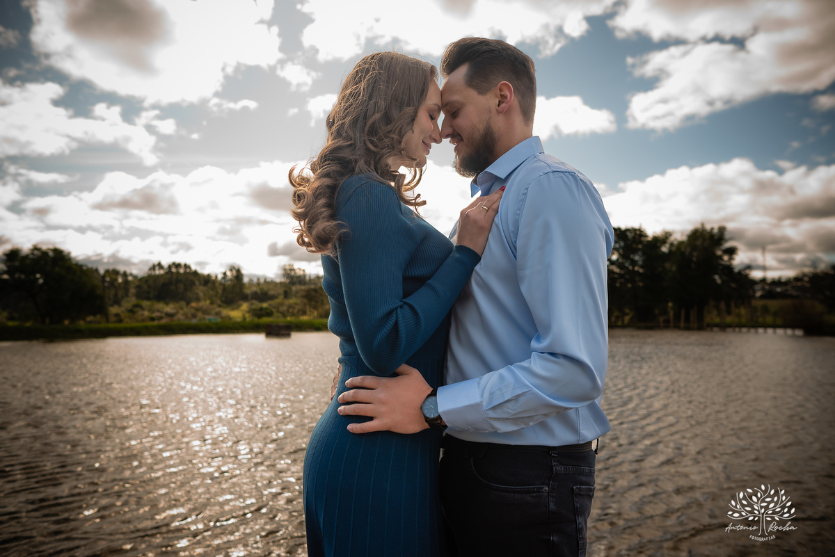 ensaio pré-wedding - Michelli e Pedro - fotografia de casal - amor e conexão - ensaio fotográfico ao entardecer - fotografia de casamento - sintonia do casal - fotógrafos de casamento - ensaio romântico - Pelotas – Antonio Rocha Fotografias