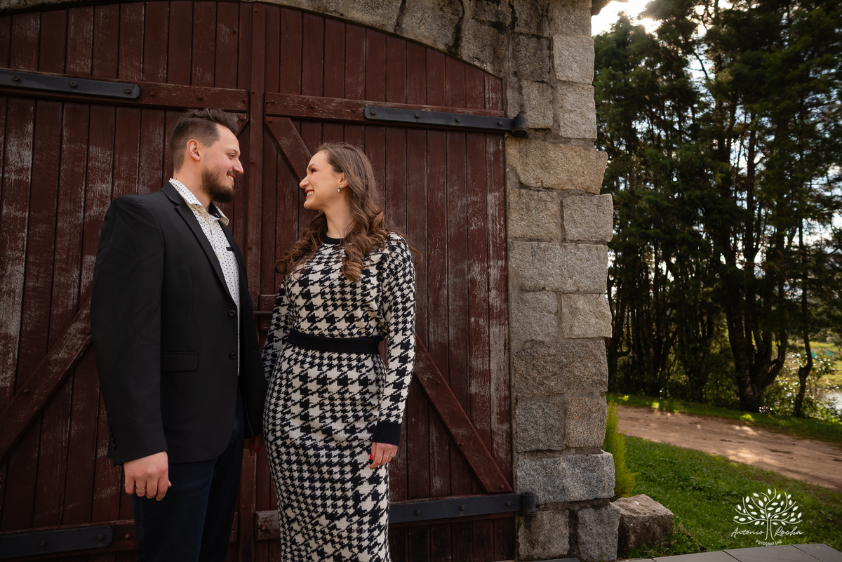 ensaio pré-wedding - Michelli e Pedro - fotografia de casal - amor e conexão - ensaio fotográfico ao entardecer - fotografia de casamento - sintonia do casal - fotógrafos de casamento - ensaio romântico - Pelotas – Antonio Rocha Fotografias