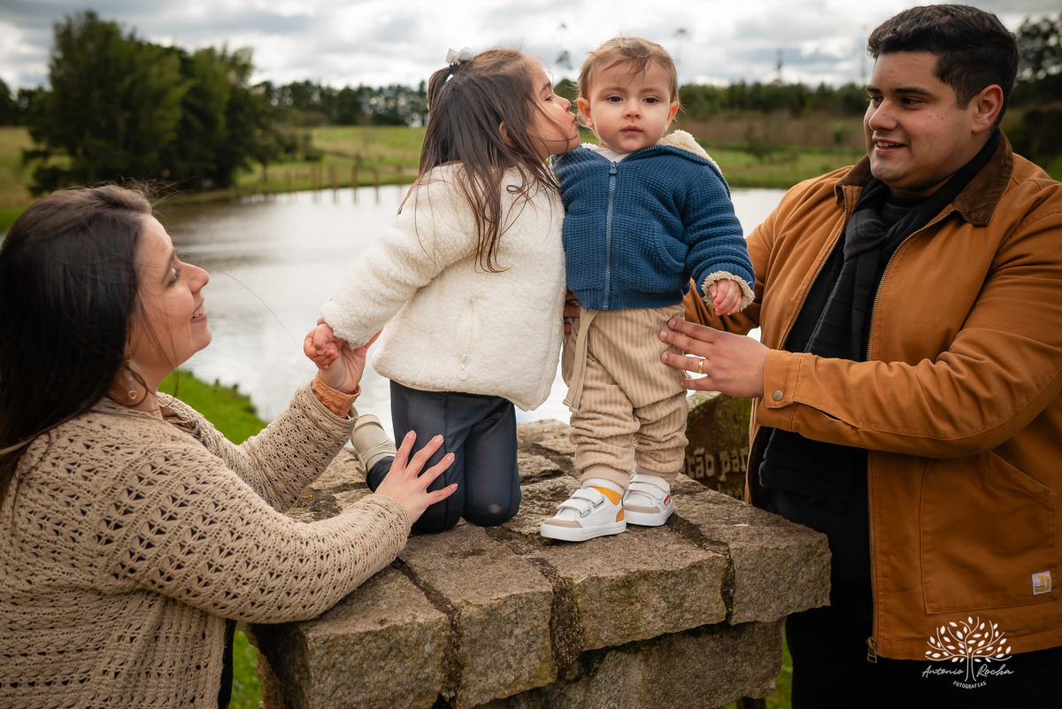 fotografia infantil -ensaio de família - aniversário de um ano - fotos ao ar livre - ensaio de gestante - fotografia de irmãos - registros de infância - fotografia de bebê - Antonio Rocha Fotografias- ensaio fotográfico - Pelotas
