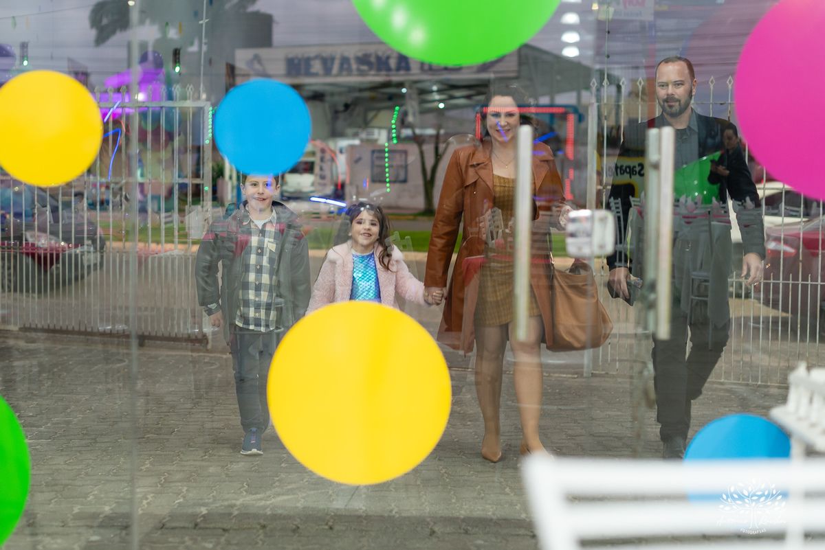 aniversário infantil - fotografia de aniversário - Maitê 6 anos - festa fundo do mar - fotógrafo infantil - decoração temática - festa de criança - fotografia profissional - Antonio Rocha Fotografias - irmãos e carinho - festa infantil - Pelotas