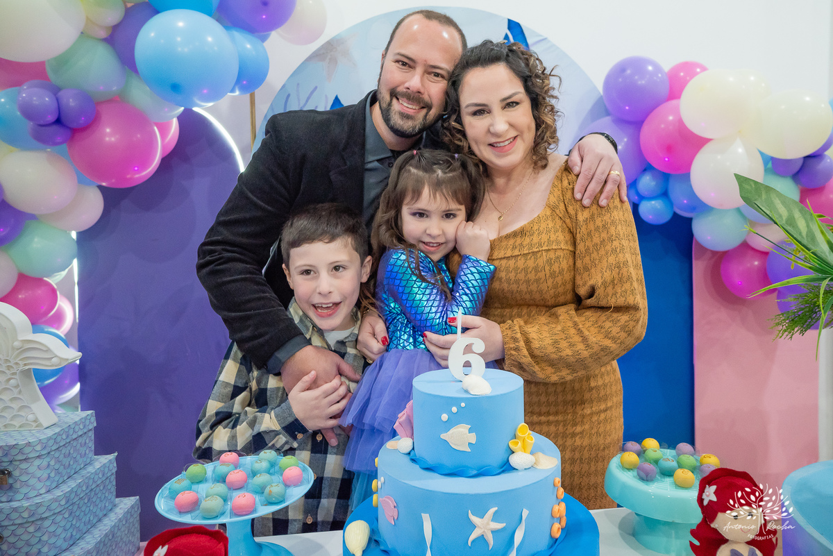 aniversário infantil - fotografia de aniversário - Maitê 6 anos - festa fundo do mar - fotógrafo infantil - decoração temática - festa de criança - fotografia profissional - Antonio Rocha Fotografias - irmãos e carinho - festa infantil - Pelotas