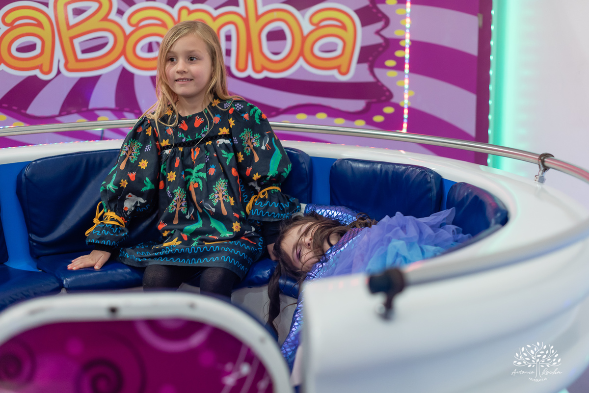 aniversário infantil - fotografia de aniversário - Maitê 6 anos - festa fundo do mar - fotógrafo infantil - decoração temática - festa de criança - fotografia profissional - Antonio Rocha Fotografias - irmãos e carinho - festa infantil - Pelotas