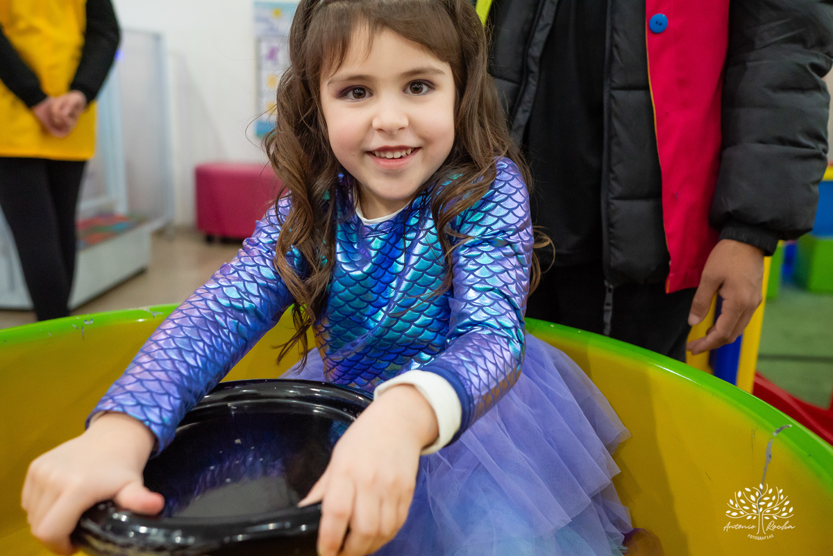 aniversário infantil - fotografia de aniversário - Maitê 6 anos - festa fundo do mar - fotógrafo infantil - decoração temática - festa de criança - fotografia profissional - Antonio Rocha Fotografias - irmãos e carinho - festa infantil - Pelotas