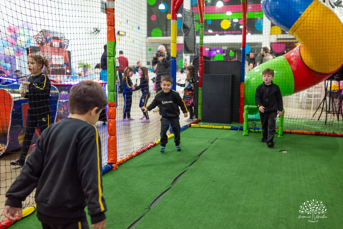 aniversário infantil - fotografia de aniversário - Maitê 6 anos - festa fundo do mar - fotógrafo infantil - decoração temática - festa de criança - fotografia profissional - Antonio Rocha Fotografias - irmãos e carinho - festa infantil - Pelotas