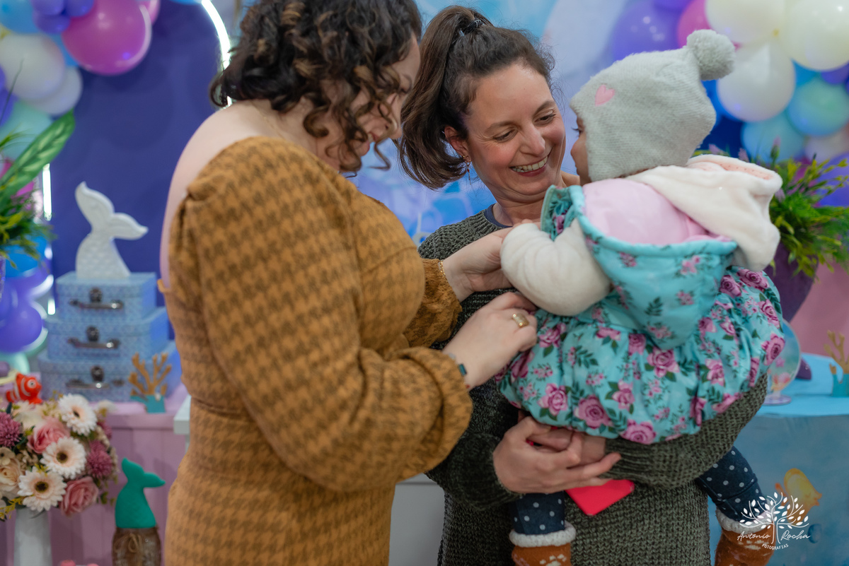 aniversário infantil - fotografia de aniversário - Maitê 6 anos - festa fundo do mar - fotógrafo infantil - decoração temática - festa de criança - fotografia profissional - Antonio Rocha Fotografias - irmãos e carinho - festa infantil - Pelotas