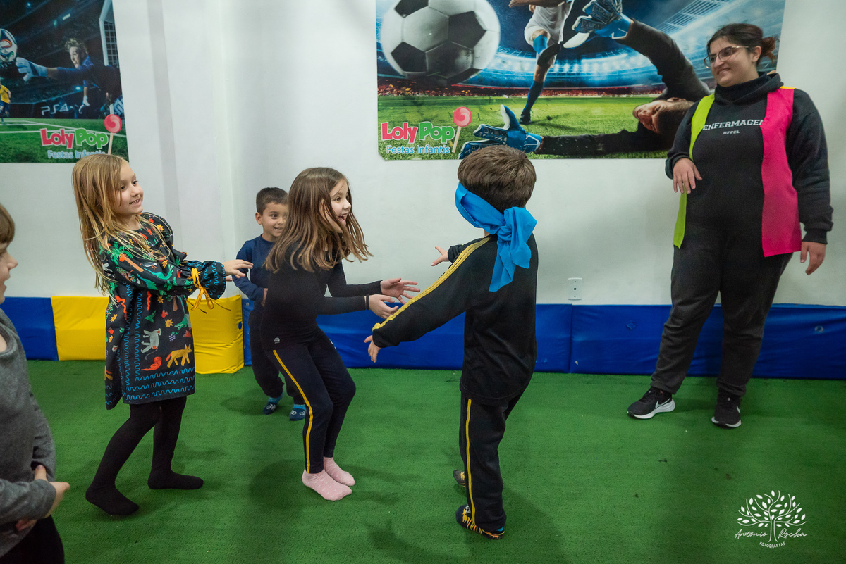 aniversário infantil - fotografia de aniversário - Maitê 6 anos - festa fundo do mar - fotógrafo infantil - decoração temática - festa de criança - fotografia profissional - Antonio Rocha Fotografias - irmãos e carinho - festa infantil - Pelotas