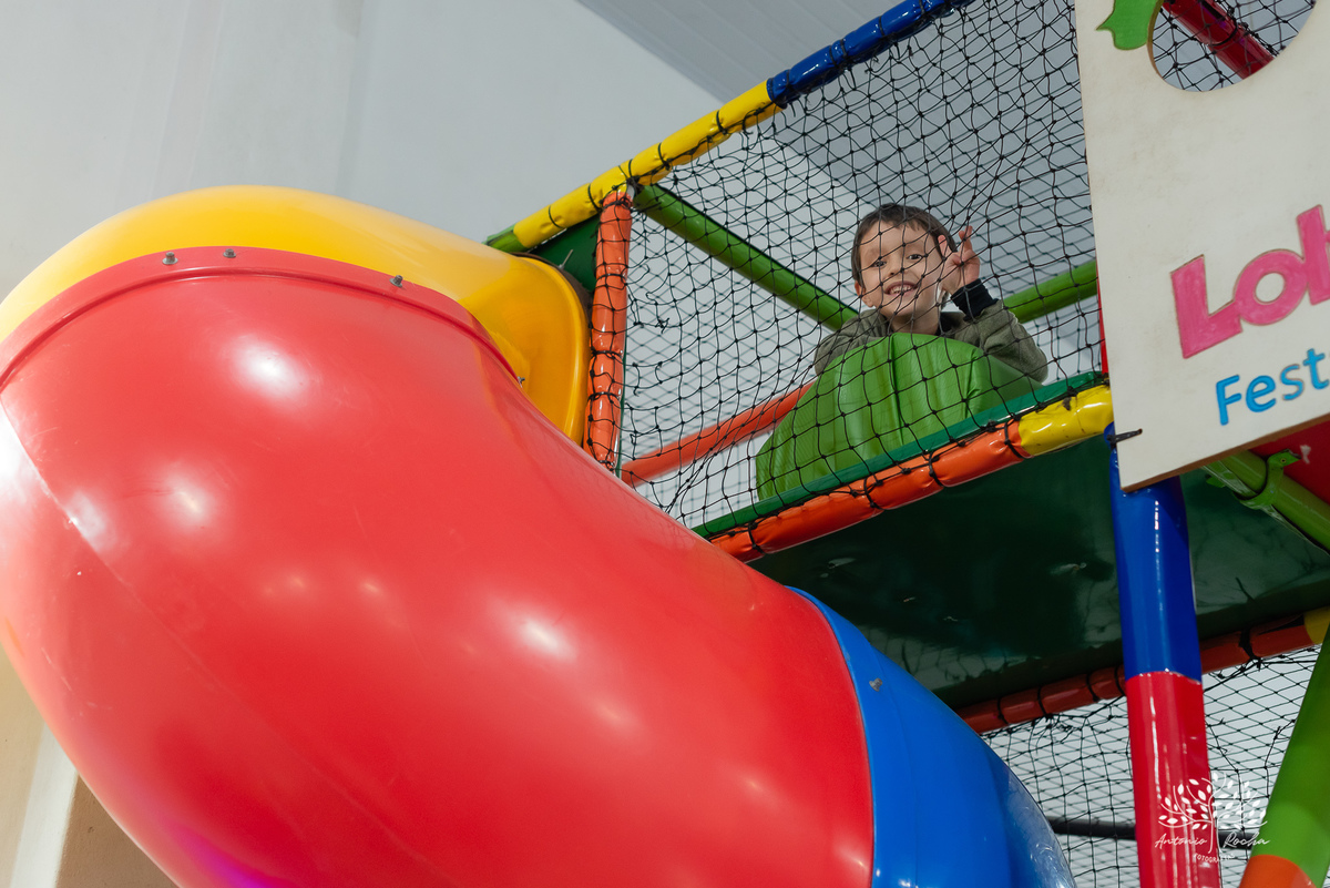 aniversário infantil - fotografia de aniversário - Maitê 6 anos - festa fundo do mar - fotógrafo infantil - decoração temática - festa de criança - fotografia profissional - Antonio Rocha Fotografias - irmãos e carinho - festa infantil - Pelotas