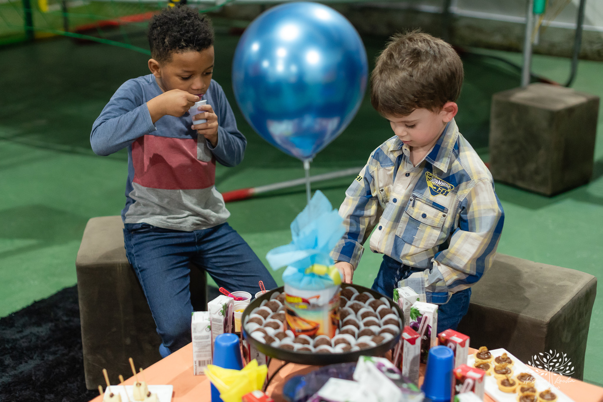 aniversário infantil - fotografia de aniversário - fotógrafo de eventos - fotógrafo infantil - fotografia espontânea - alegria de criança - festa temática - diversão de criança - fotógrafo Antonio Rocha Fotografias - confiança e carinho - Pelotas