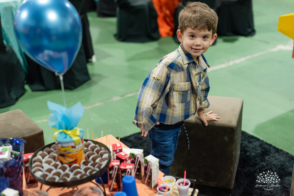 aniversário infantil - fotografia de aniversário - fotógrafo de eventos - fotógrafo infantil - fotografia espontânea - alegria de criança - festa temática - diversão de criança - fotógrafo Antonio Rocha Fotografias - confiança e carinho - Pelotas