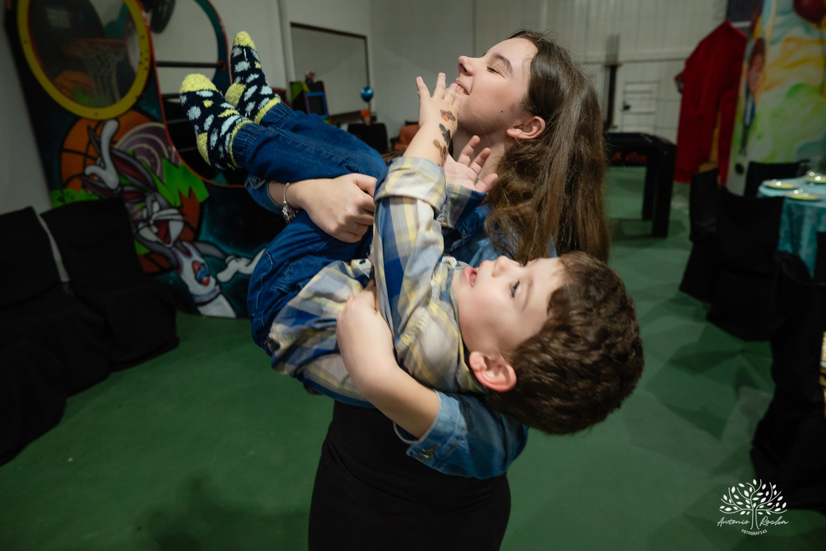 aniversário infantil - fotografia de aniversário - fotógrafo de eventos - fotógrafo infantil - fotografia espontânea - alegria de criança - festa temática - diversão de criança - fotógrafo Antonio Rocha Fotografias - confiança e carinho - Pelotas