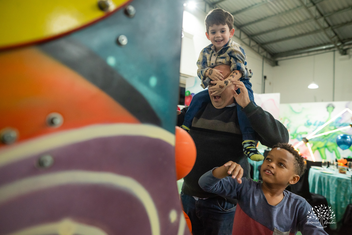 aniversário infantil - fotografia de aniversário - fotógrafo de eventos - fotógrafo infantil - fotografia espontânea - alegria de criança - festa temática - diversão de criança - fotógrafo Antonio Rocha Fotografias - confiança e carinho - Pelotas
