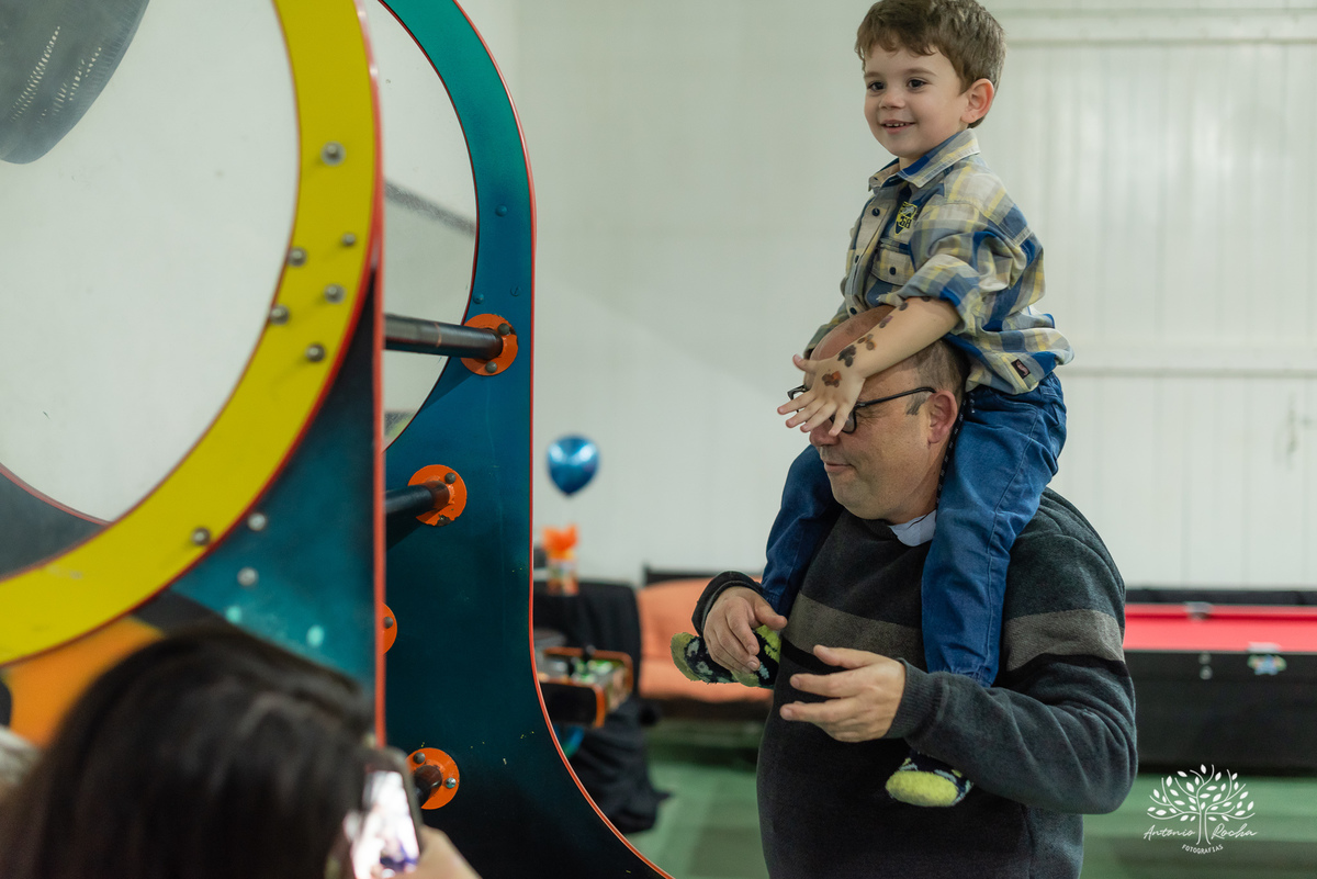 aniversário infantil - fotografia de aniversário - fotógrafo de eventos - fotógrafo infantil - fotografia espontânea - alegria de criança - festa temática - diversão de criança - fotógrafo Antonio Rocha Fotografias - confiança e carinho - Pelotas