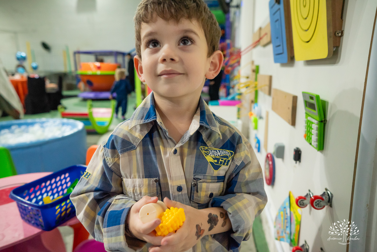 aniversário infantil - fotografia de aniversário - fotógrafo de eventos - fotógrafo infantil - fotografia espontânea - alegria de criança - festa temática - diversão de criança - fotógrafo Antonio Rocha Fotografias - confiança e carinho - Pelotas