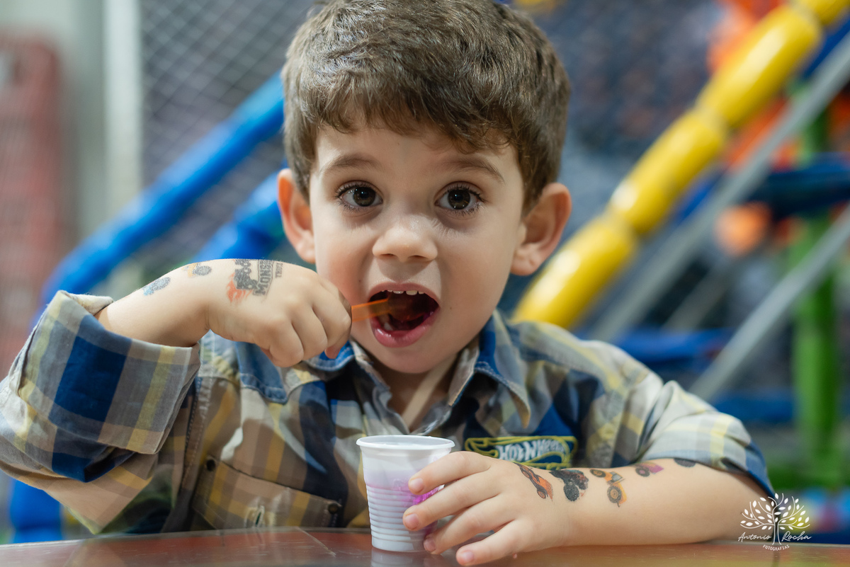 aniversário infantil - fotografia de aniversário - fotógrafo de eventos - fotógrafo infantil - fotografia espontânea - alegria de criança - festa temática - diversão de criança - fotógrafo Antonio Rocha Fotografias - confiança e carinho - Pelotas