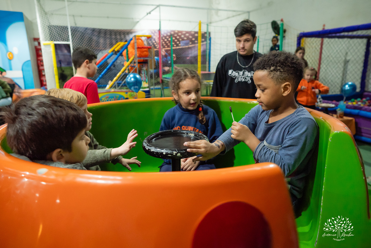 aniversário infantil - fotografia de aniversário - fotógrafo de eventos - fotógrafo infantil - fotografia espontânea - alegria de criança - festa temática - diversão de criança - fotógrafo Antonio Rocha Fotografias - confiança e carinho - Pelotas