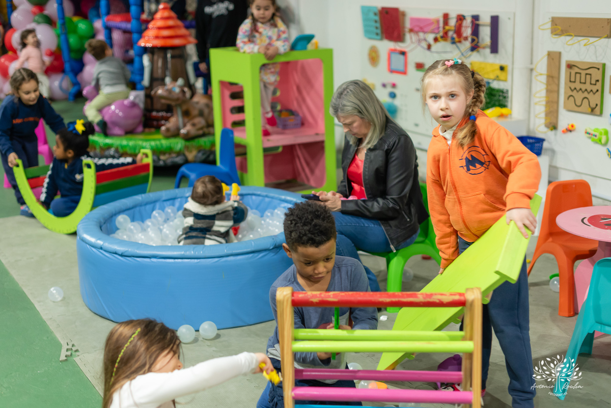 aniversário infantil - fotografia de aniversário - fotógrafo de eventos - fotógrafo infantil - fotografia espontânea - alegria de criança - festa temática - diversão de criança - fotógrafo Antonio Rocha Fotografias - confiança e carinho - Pelotas
