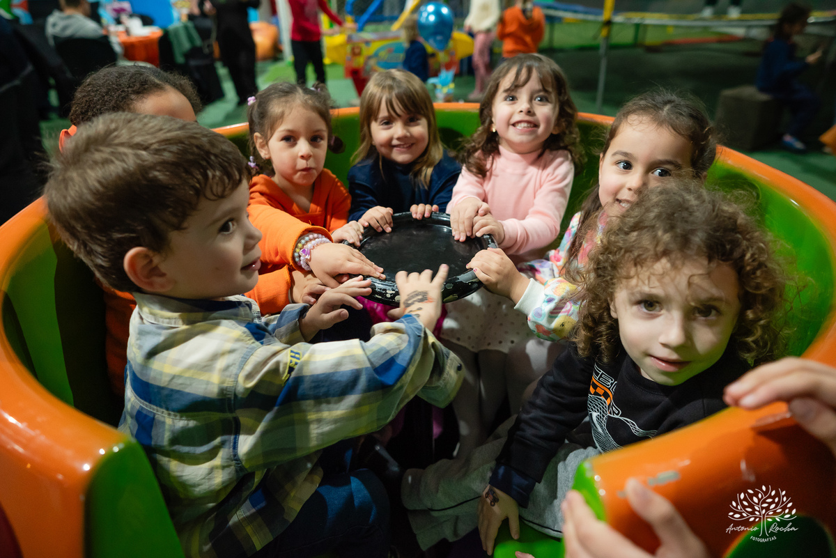 aniversário infantil - fotografia de aniversário - fotógrafo de eventos - fotógrafo infantil - fotografia espontânea - alegria de criança - festa temática - diversão de criança - fotógrafo Antonio Rocha Fotografias - confiança e carinho - Pelotas