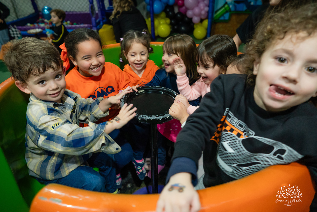 aniversário infantil - fotografia de aniversário - fotógrafo de eventos - fotógrafo infantil - fotografia espontânea - alegria de criança - festa temática - diversão de criança - fotógrafo Antonio Rocha Fotografias - confiança e carinho - Pelotas