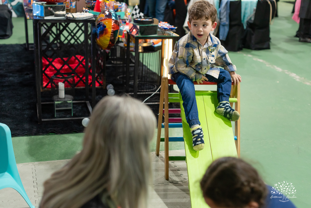 aniversário infantil - fotografia de aniversário - fotógrafo de eventos - fotógrafo infantil - fotografia espontânea - alegria de criança - festa temática - diversão de criança - fotógrafo Antonio Rocha Fotografias - confiança e carinho - Pelotas