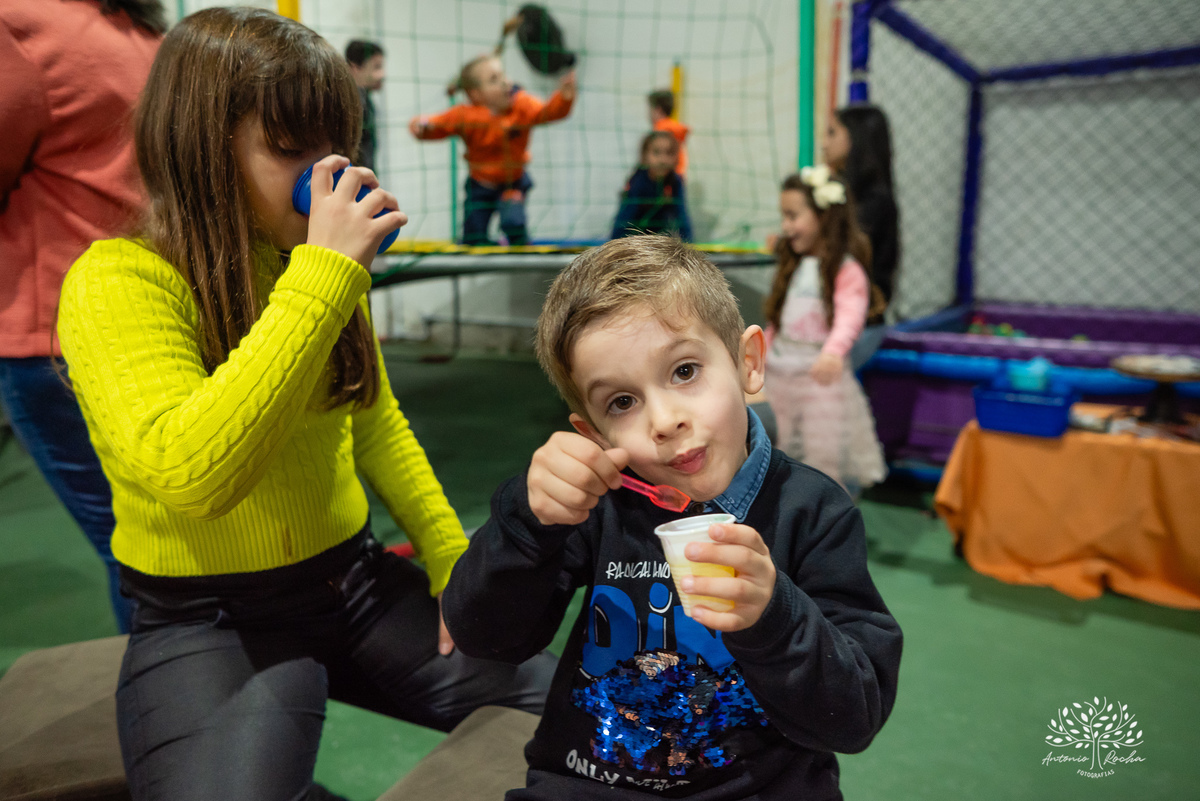 aniversário infantil - fotografia de aniversário - fotógrafo de eventos - fotógrafo infantil - fotografia espontânea - alegria de criança - festa temática - diversão de criança - fotógrafo Antonio Rocha Fotografias - confiança e carinho - Pelotas