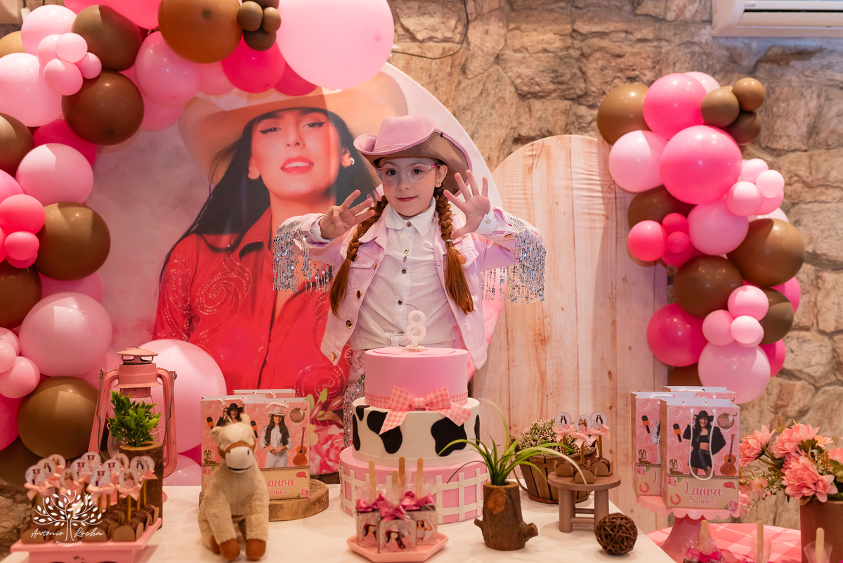 Laura - aniversário de 8 anos - festa temática - estilo Ana Castela - alegria - brincadeiras infantis - família - amigos - emoção - momentos especiais - fotografia de aniversário - Antonio Rocha Fotografias - Alphaville - Pelotas