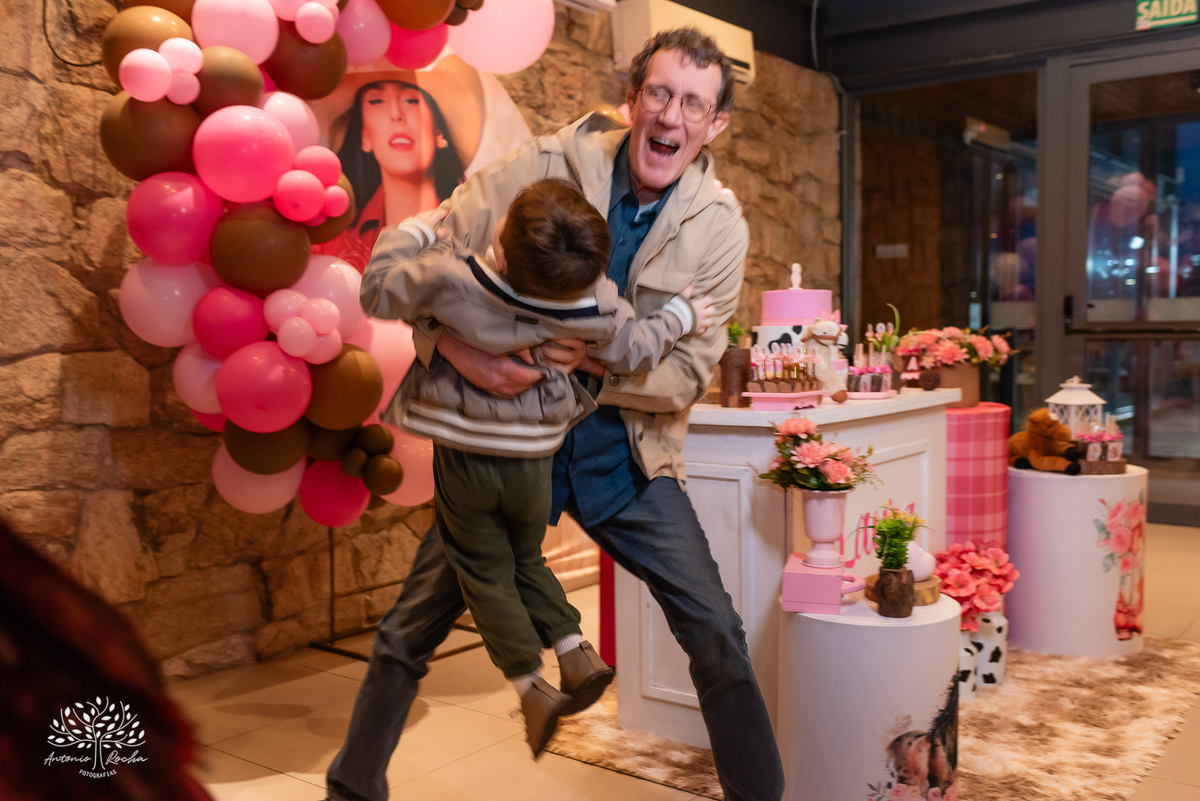 Laura - aniversário de 8 anos - festa temática - estilo Ana Castela - alegria - brincadeiras infantis - família - amigos - emoção - momentos especiais - fotografia de aniversário - Antonio Rocha Fotografias - Alphaville - Pelotas