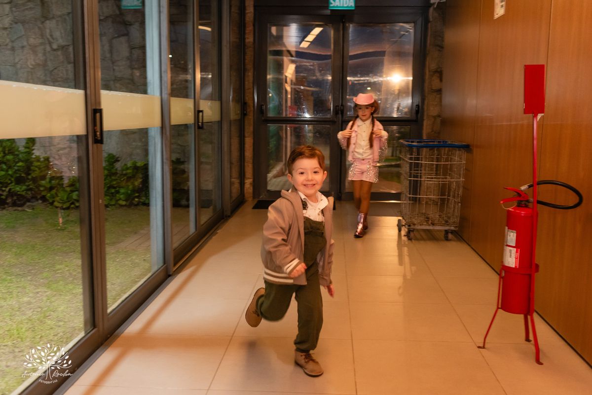 Laura - aniversário de 8 anos - festa temática - estilo Ana Castela - alegria - brincadeiras infantis - família - amigos - emoção - momentos especiais - fotografia de aniversário - Antonio Rocha Fotografias - Alphaville - Pelotas