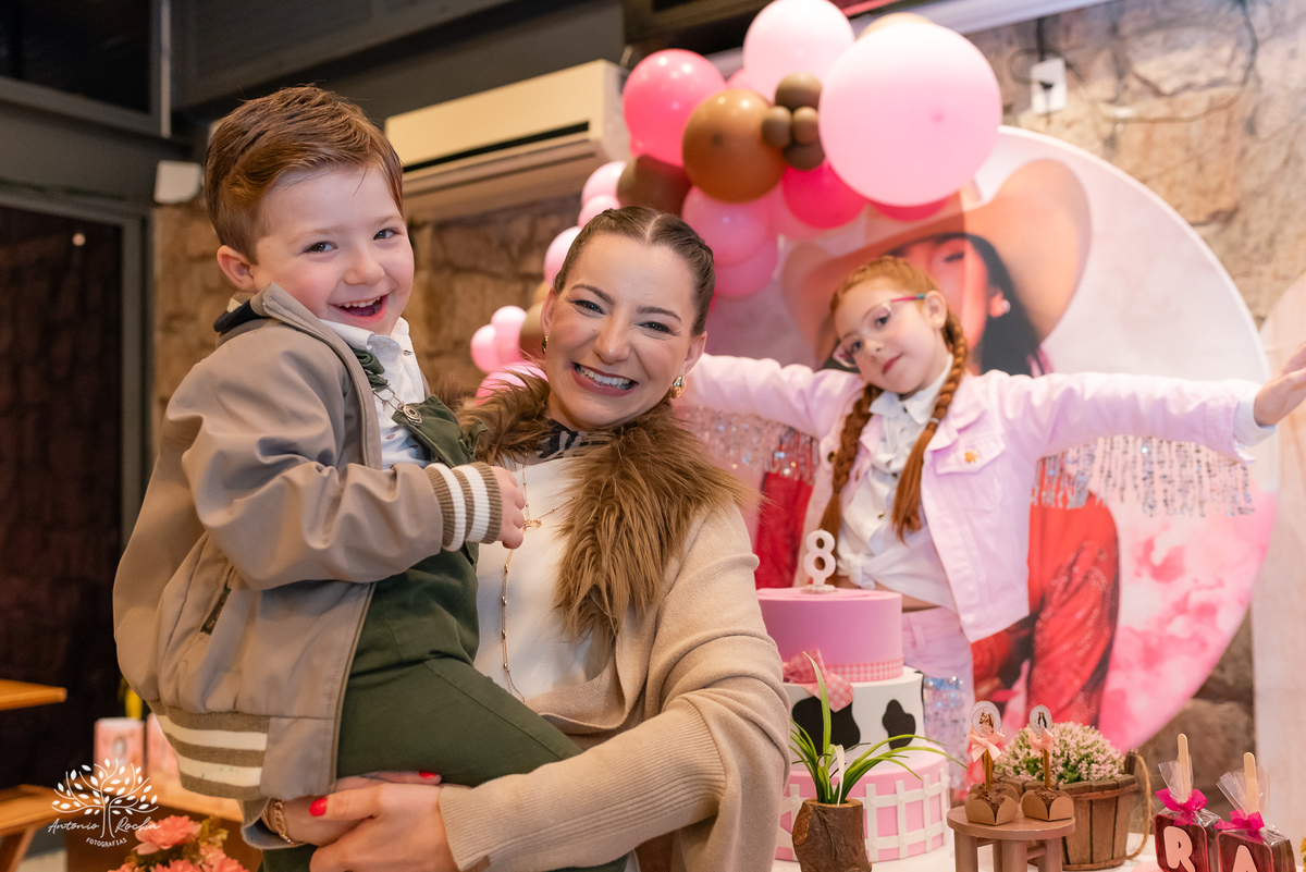 Laura - aniversário de 8 anos - festa temática - estilo Ana Castela - alegria - brincadeiras infantis - família - amigos - emoção - momentos especiais - fotografia de aniversário - Antonio Rocha Fotografias - Alphaville - Pelotas