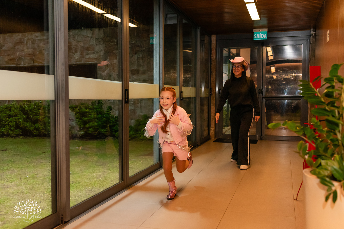 Laura - aniversário de 8 anos - festa temática - estilo Ana Castela - alegria - brincadeiras infantis - família - amigos - emoção - momentos especiais - fotografia de aniversário - Antonio Rocha Fotografias - Alphaville - Pelotas