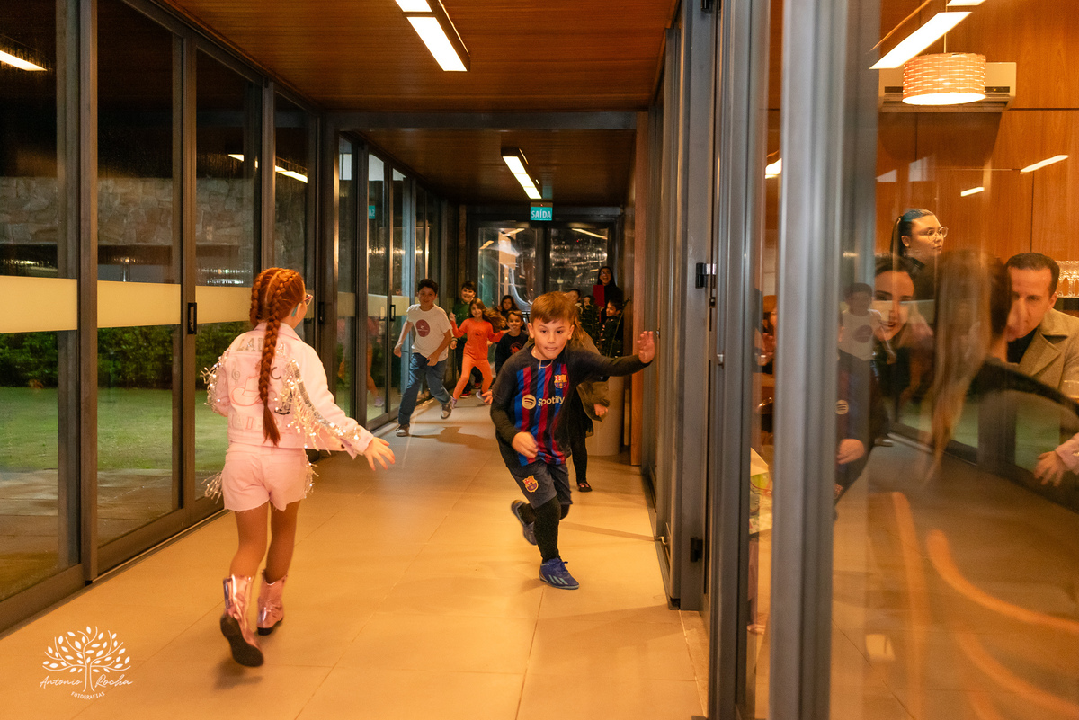 Laura - aniversário de 8 anos - festa temática - estilo Ana Castela - alegria - brincadeiras infantis - família - amigos - emoção - momentos especiais - fotografia de aniversário - Antonio Rocha Fotografias - Alphaville - Pelotas