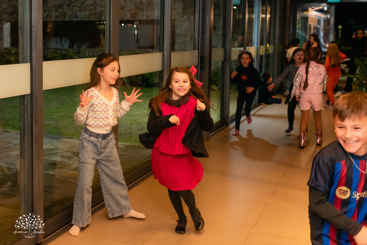 Laura - aniversário de 8 anos - festa temática - estilo Ana Castela - alegria - brincadeiras infantis - família - amigos - emoção - momentos especiais - fotografia de aniversário - Antonio Rocha Fotografias - Alphaville - Pelotas